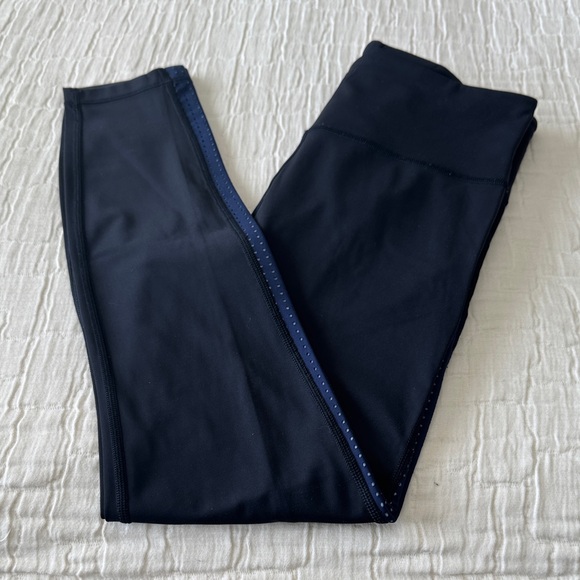 Athleta Pants - Athleta Ultimate Stash Pocket Laser Dot High Rise 7/8 Legging, Size S